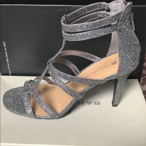 Metropolitan View Heels